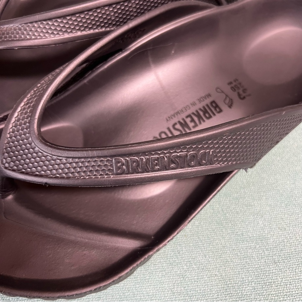 Birkenstock silver gray EVA water friendly Flip-Flops. Molded soles slip on sty - Picture 8 of 8